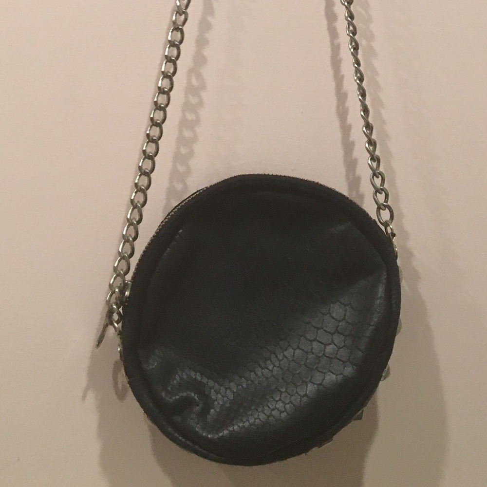 Black round crossbody chain bag